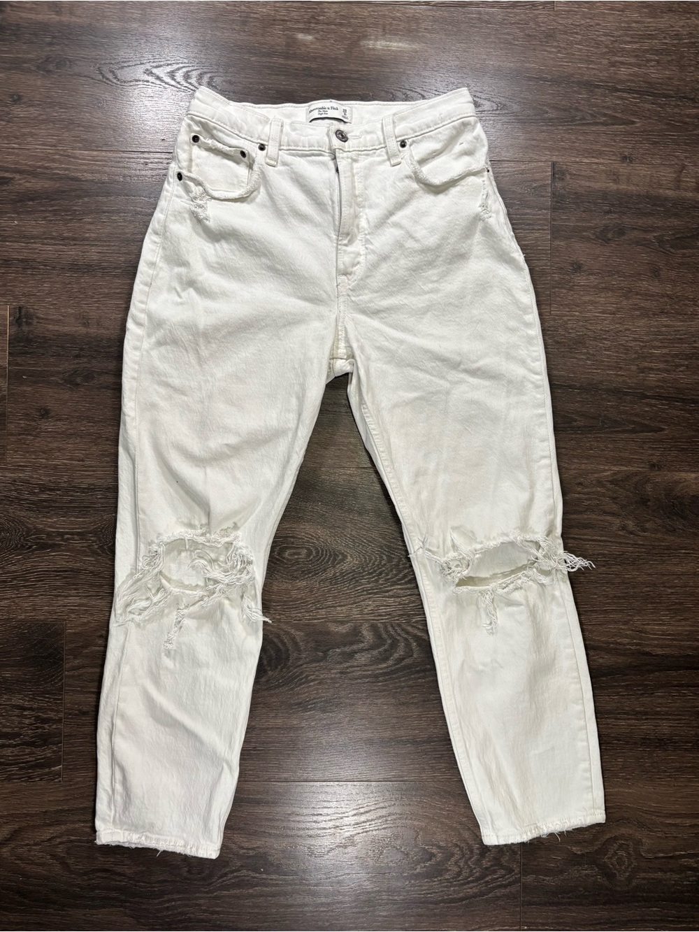 Abercrombie & Fitch White Distressed High Rise Mom Jeans Size 8